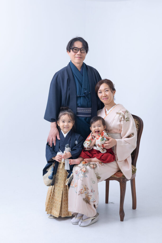 阿部写真館の貸切スタジオで撮影した七五三の家族写真