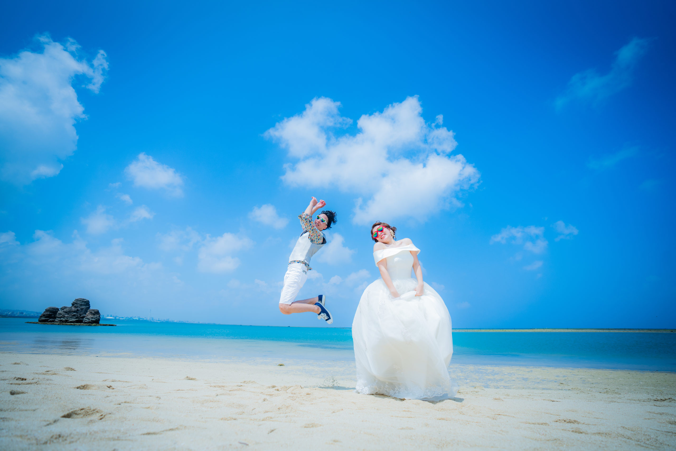 大阪で海・ビーチロケーションフォトウェディング｜絶景の青い海で結婚