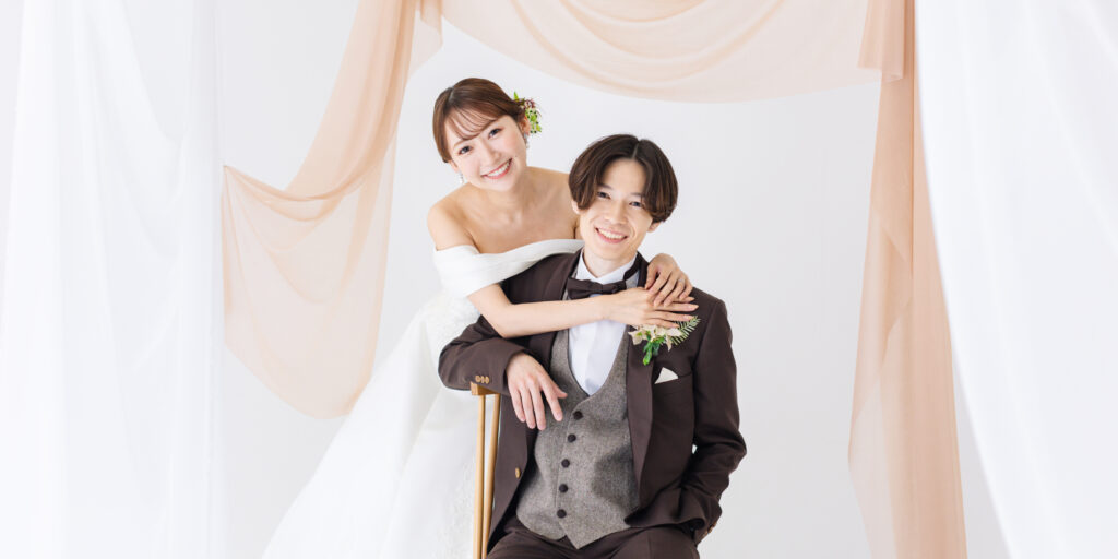 大阪でドレスでウェディングフォトを撮影するカップル